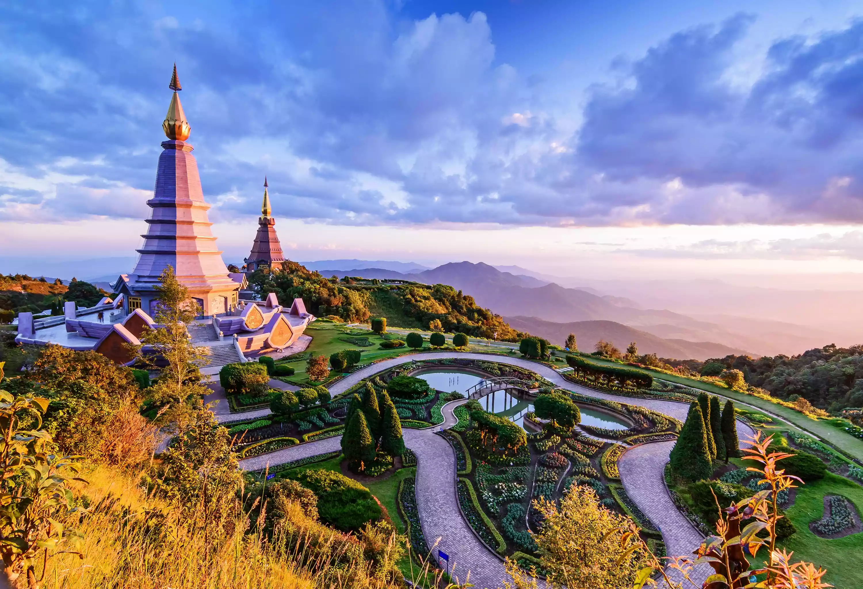 พระมหาธาตุนภเมทนีดล-นภพลภูมิสิริ ดอยอินทนนท์ เชียงใหม่