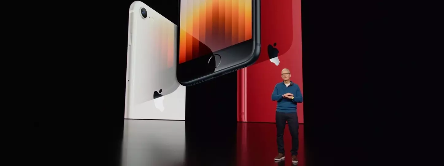 ทิม คุก ซีอีโอของ Apple กำลังบรรยายสเปค iPhone SE 3