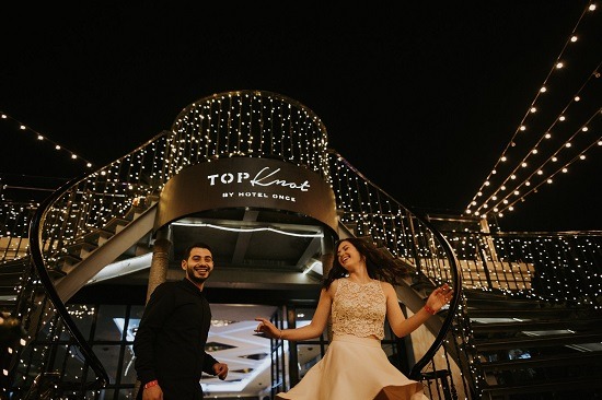 คู่บ่าวสาวบน Rooftop ของ Hotel Once Bangkok
