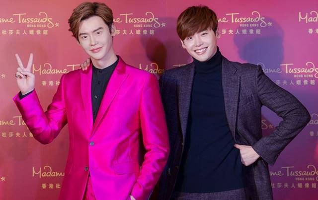 นักแสดง Lee Jong Suk และหุ่นขี้ผึ้ง