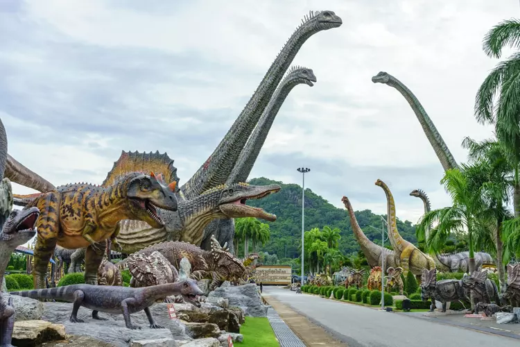 ท่องโลกยุคดึกดำบรรพ์ที่หุบเขาไดโนเสาร์ สวนนงนุช พัทยา 