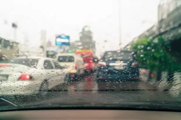 รถติดขณะฝนตก