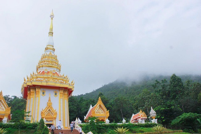 รอยพระพุทธบาทบนหินลับมีด