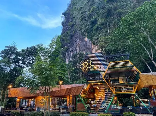 บรรยากาศร้าน Mountain View Krabi