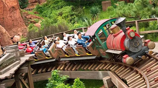 เครื่องเล่นรถไฟเหาะ Big Thunder Mountain