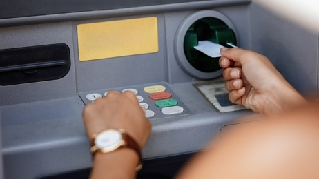 กดเงินจากตู้ ATM