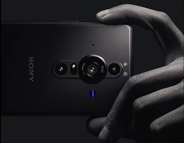 จับโทรศัพท์มือถือ Sony