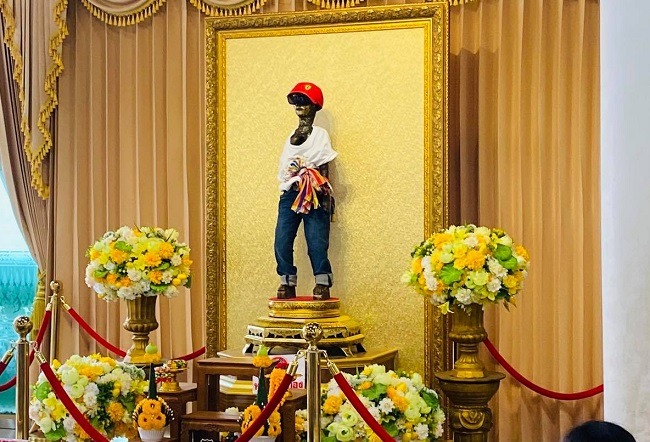 รูปปั้นไอ้ไข่ วัดเจดีย์ จังหวัดนครศรีธรรมราช