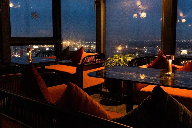 บรรยากาศร้าน Falcon secret Bar ตอนกลางคืน