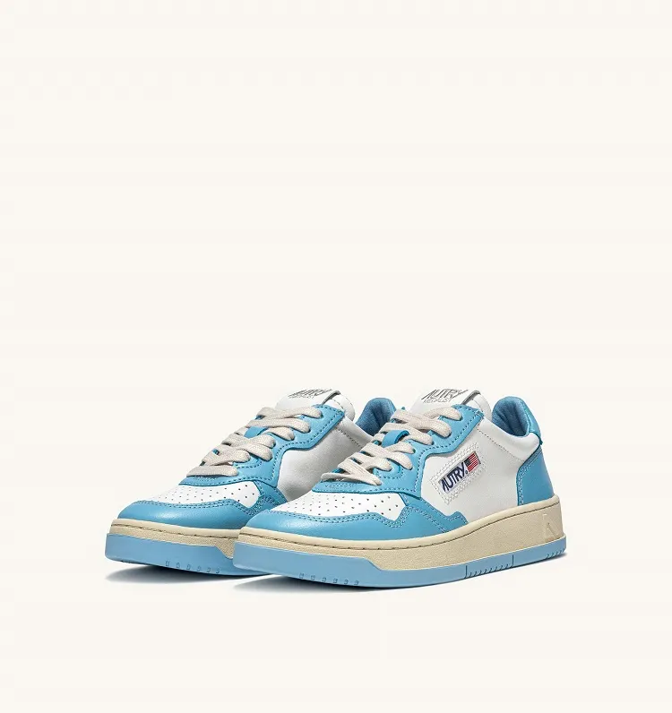 AUTRY SNEAKERS TWO-TONE MEDALIST LOW SNEAKERS IN LEATHER COLOR WHITE AND SEA BLUE