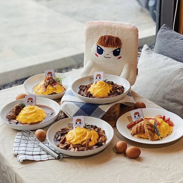 อาหารบนโต๊ะในร้าน On the Table