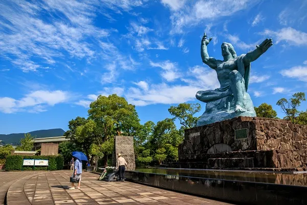  รูปปั้นในสวนสันติภาพนางาซากิ