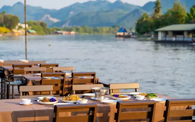 ร้านอาหาร ธาราบุรี