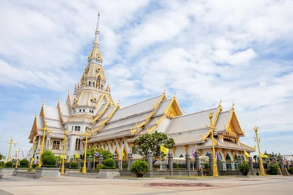 บรรยากาศวัดโสธรวรารามวรวิหาร จังหวัดฉะเชิงเทรา