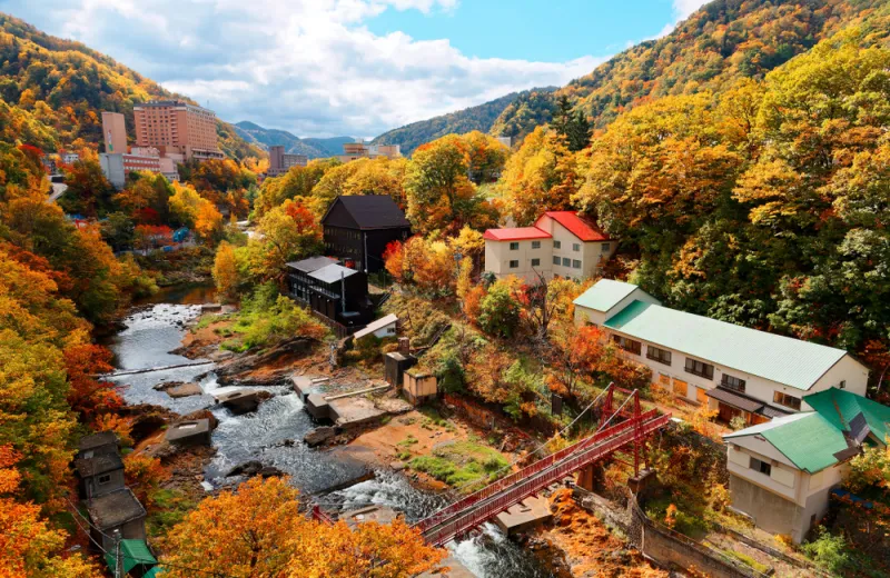 ย่านน้ำพุร้อนโจซังเค (Jozankei Onsen) ช่วงใบไม้เปลี่ยนสี