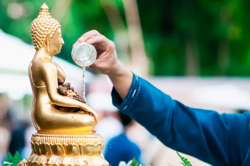 พระพุทธรูปเพื่อขึ้นบ้านใหม่