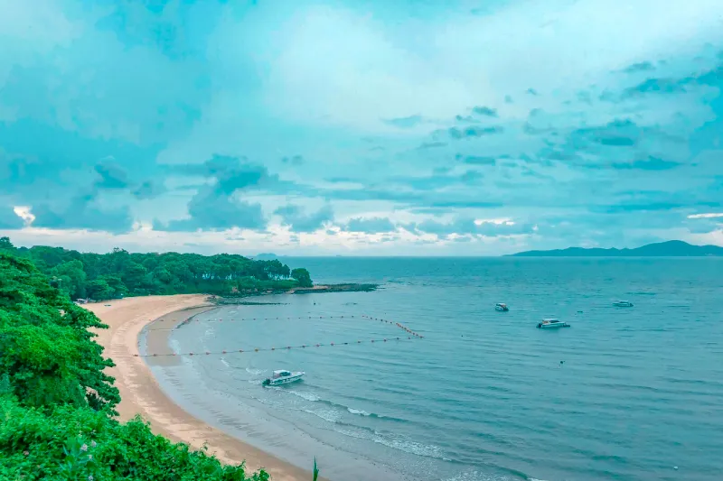 เที่ยวทะเลที่หาดน้ำใส