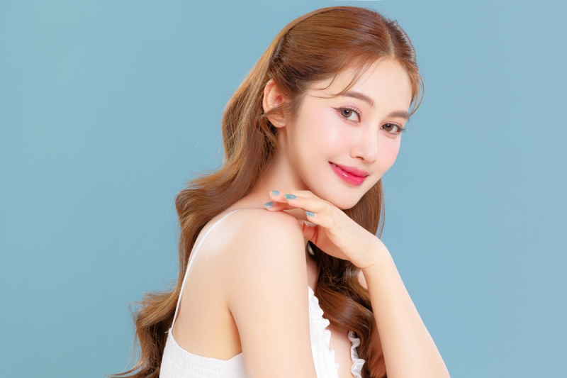 ทรงผมรับปริญญา แบบม้วนลอน