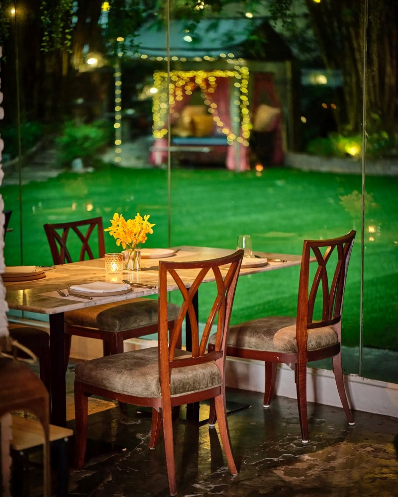 ร้านอาหารพร้อมพงษ์