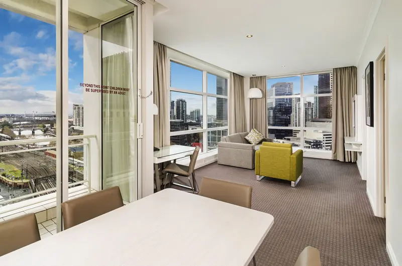 ที่พักกลางเมืองเมลเบิร์น Clarion Suites Gateway