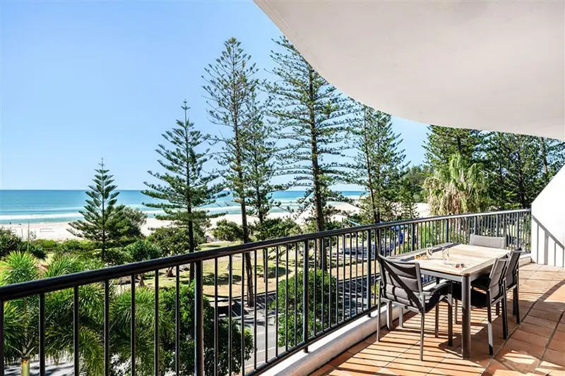 โรงแรมติดทะเลในโกลด์โคสต์ Mantra Coolangatta Beach