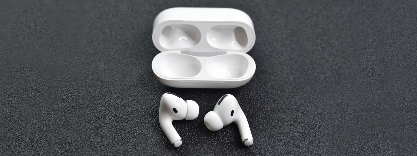 Apple AirPods สีขาว