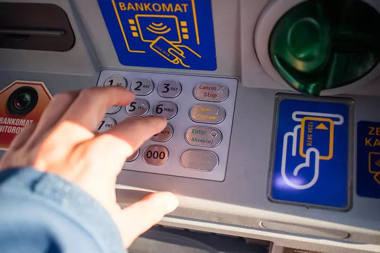 กดเงินเยียวยาโควิด-19 ธุรกิจ SMEs จากตู้ ATM 