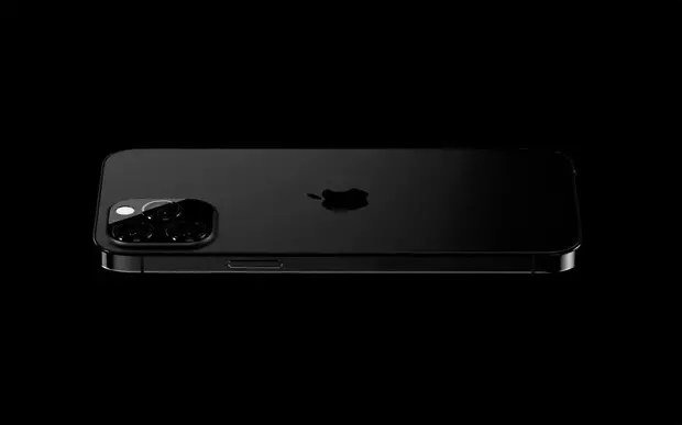 ตัวอย่างเครื่อง iPhone 13 สีดำด้าน
