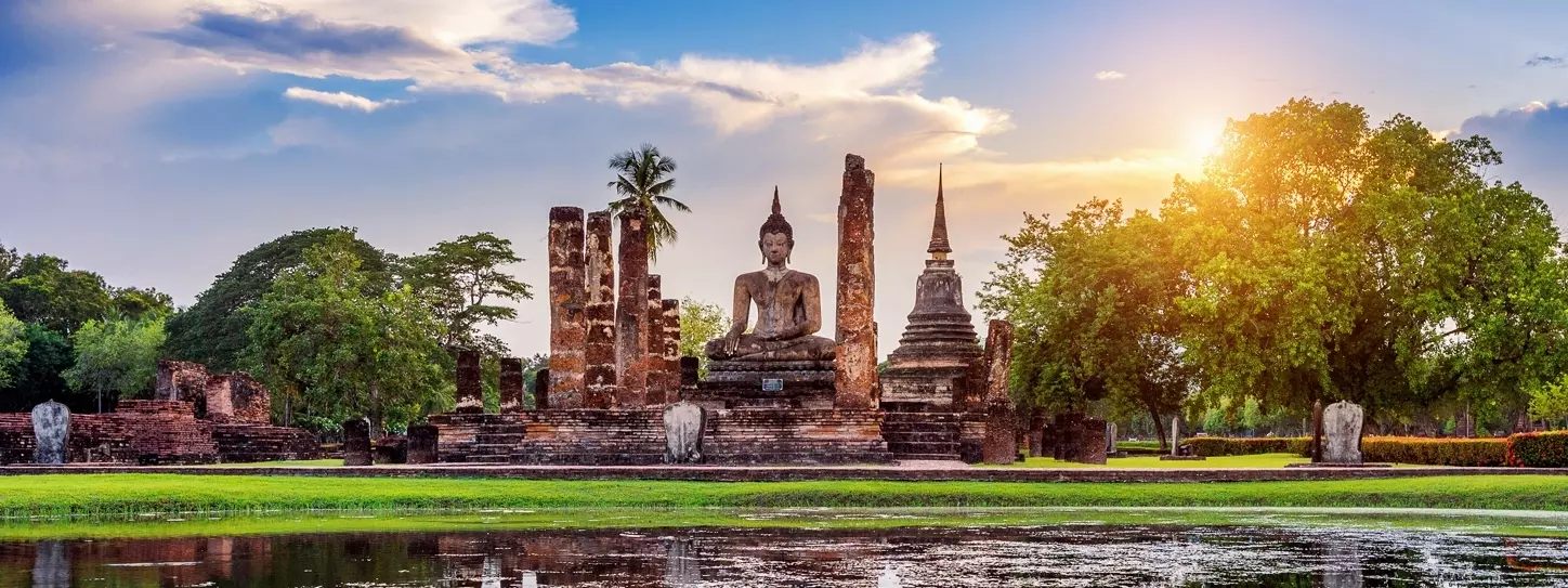 พระพุทธรูปบริเวณวัดมหาธาตุ