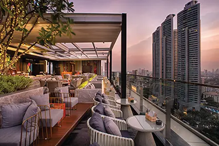 Rooftop Bar ที่  Sky on 20 - โรงแรม โนโวเทล กรุงเทพ สุขุมวิท 20