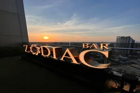 Rooftop Bar ที่ Zodiac Bar - Oakwood Suites Tiwanon Bangkok