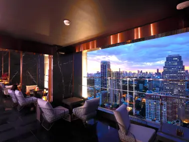 Rooftop Bar ที่ Cooling Tower Rooftop Bar - โรงแรม คาร์ลตัน กรุงเทพฯ สุขุมวิท