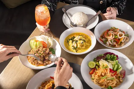 ห้องอาหารเพลท (ห้องอาหาร All Day Dining อาหารนานาชาติ ไทย และสิงค์โปร์)