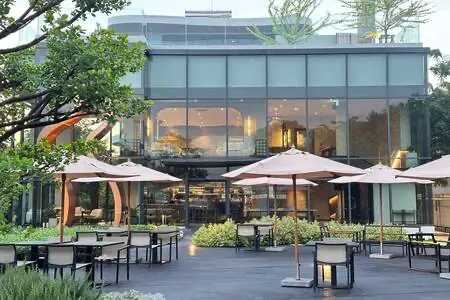 ห้องอาหารริมแม่น้ำ และล่องเรือสุดหรู โรงแรม We Hotel Riverfront ห้องอาหาร You & I Restaurant and Bar