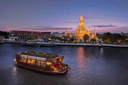 ห้องอาหารริมแม่น้ำ และล่องเรือสุดหรู เรืออัปสรา โดยโรงแรมบันยันทรี กรุงเทพ