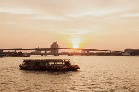 ห้องอาหารริมแม่น้ำ และล่องเรือสุดหรู เรือ Okura Cruise โดยโรงแรม The Okura Prestige Bangkok