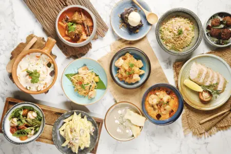 โปรโมชั่นอิ่มอร่อยรับสงกรานต์กับบุฟเฟ่ต์นานาชาติและเซตเมนู - โรงแรม DoubleTree by Hilton Bangkok Ploenchit ห้องอาหาร OPEN