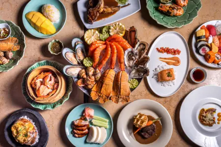 โปรโมชั่นอิ่มอร่อยรับสงกรานต์กับบุฟเฟ่ต์นานาชาติและเซตเมนู - โรงแรม Grand Hyatt Erawan Bangkok ห้องอาหาร The Dining Room