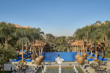Dusit Thani LakeView Cairo