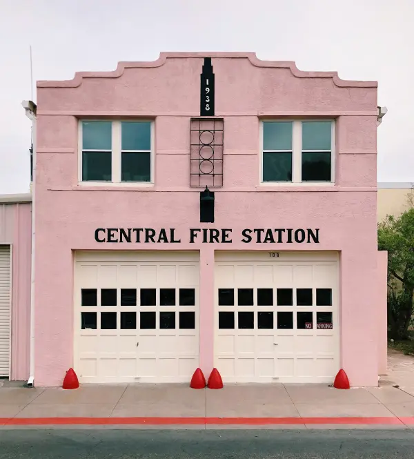 ท่องโลกไปกับ Accidentally Wes Anderson - MARFA FIRE STATION TEXAS-USA