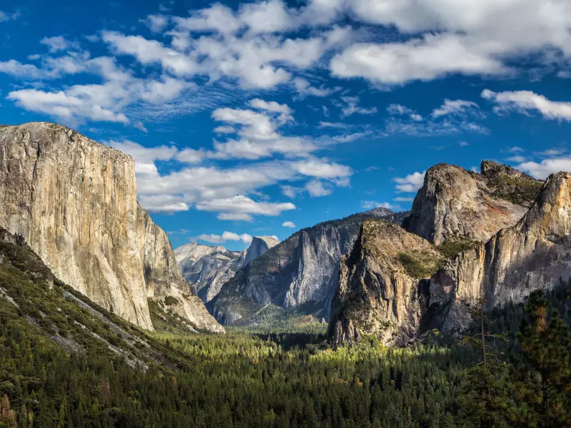 อุทยานแห่งชาติโยเซมิตี (Yosemite National Park) แห่งรัฐแคลิฟอร์เนีย