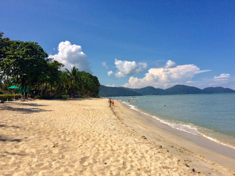 หาดทรายสีทอง หรือ Golden Beach ปีนัง สิงคโปร์