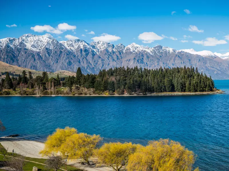 ทะเลสาบวาคาติปู (Lake Wakatipu)