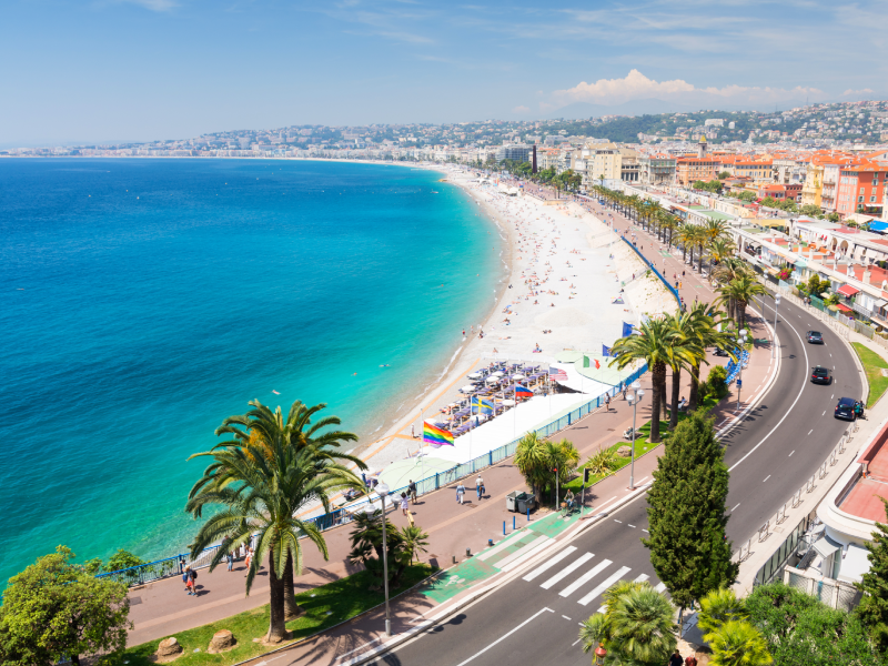 ถนนเลียบชายหาด Promenade des Anglais เมืองนีซ ฝรั่งเศสตอนใต้