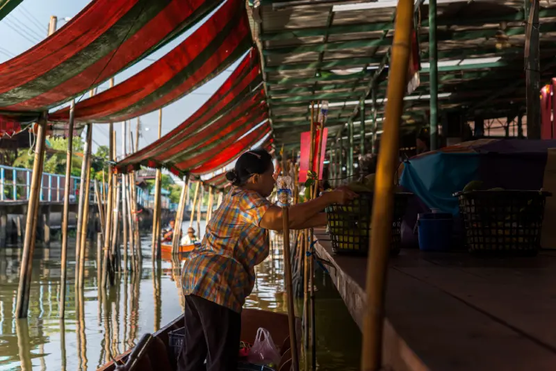 ตลาดน้ำวัดตะเคียน ทำบุญสะเดาะเคราะห์