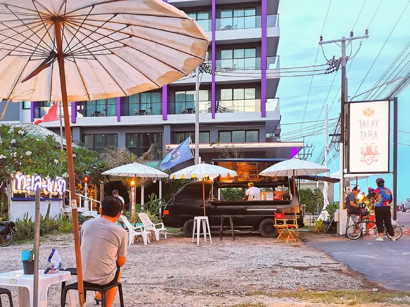 ร้านทะเลธารา หาดแสงจันทร์ ระยอง