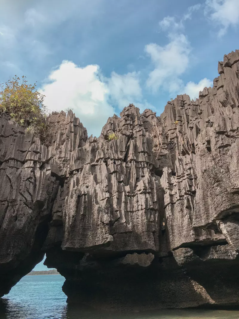 เที่ยวปราสาทหินพันยอด หมู่เกาะเขาใหญ่ Unseen ล้านปีของไทย