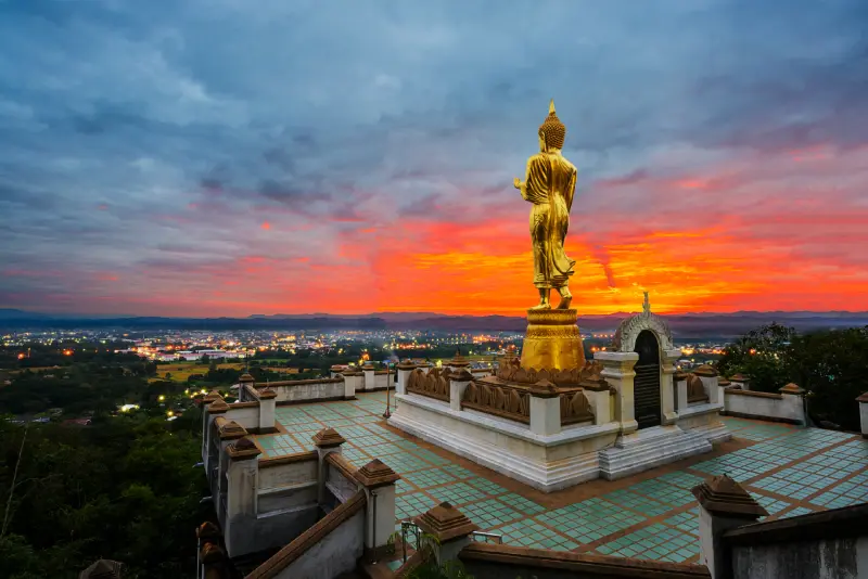 วัดพระธาตุเขาน้อย วัดบนเขาจังหวัดน่าน