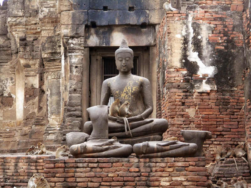 ที่เที่ยวลพบุรี พระปรางค์สามยอดห