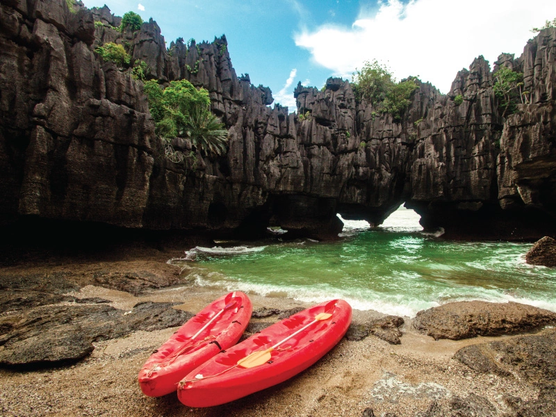 ปราสาทหินพันยอด เกาะเขาใหญ่ ที่เที่ยวสตูล